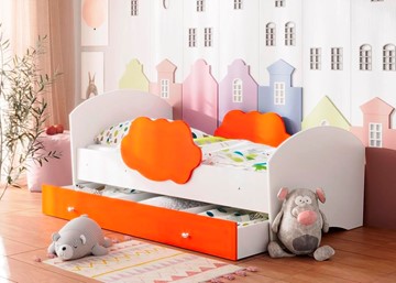 Детская кровать Тучка с ящиком, корпус Белый, фасад Оранжевый в Петрозаводске