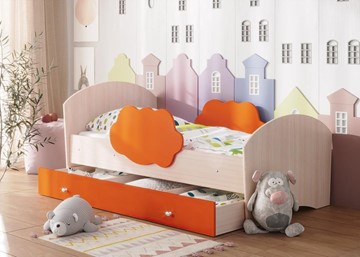 Детская кровать Тучка с ящиком, корпус Дуб млечный, фасад Оранжевый в Петрозаводске